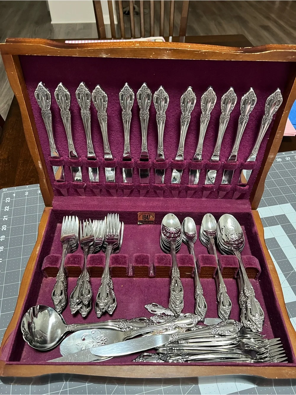 Vintage Oneida Brahms Deluxe Stainless Flatware Set  - 126 pieces plus Box